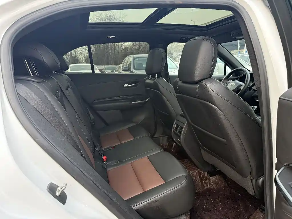 Cadillac XT4 2018 28T