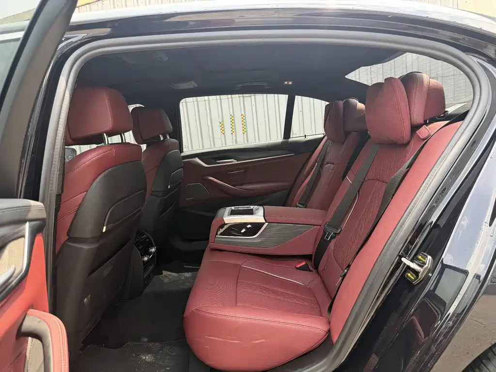 BMW 5 Series — миниатюра 11
