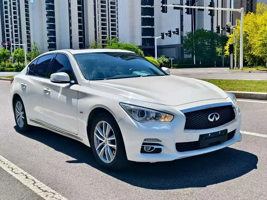 Infiniti Q50L 2016 2.0T Comfort