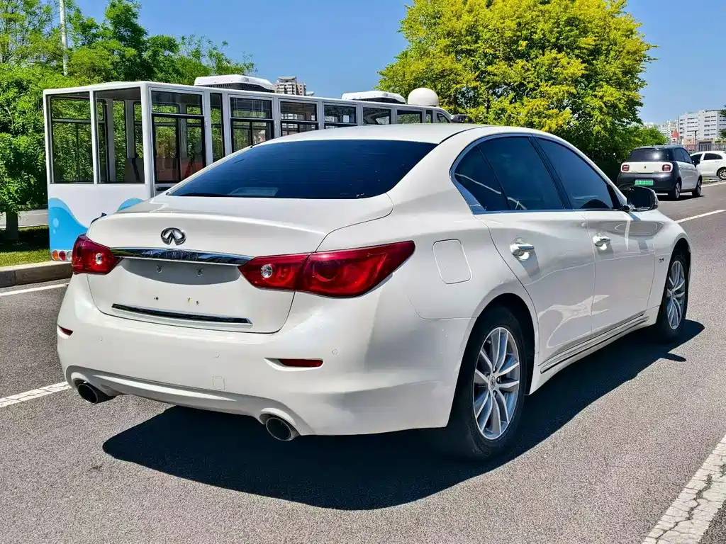 Infiniti Q50L 2016 2.0T Comfort