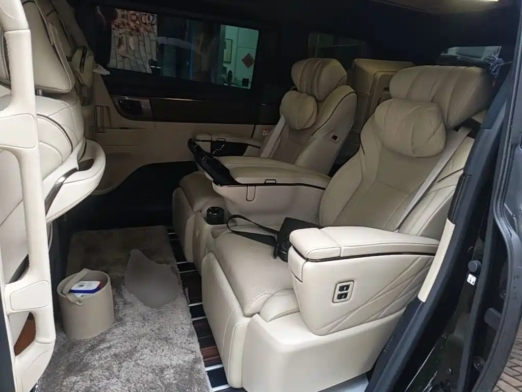 Toyota Alphard — миниатюра 17