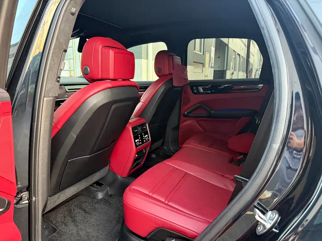 Porsche Cayenne — миниатюра 4