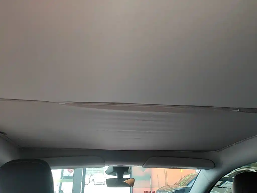 Tesla Model Y — миниатюра 18