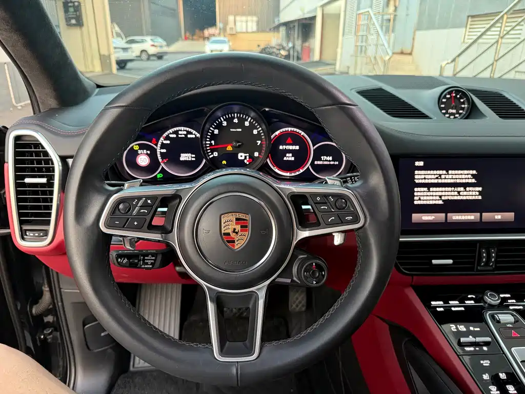 Porsche Cayenne — миниатюра 8