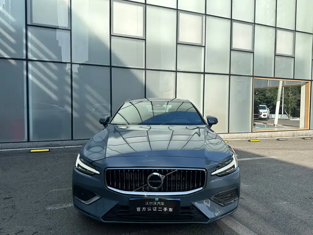 Volvo S60 2024 B4 Luxury