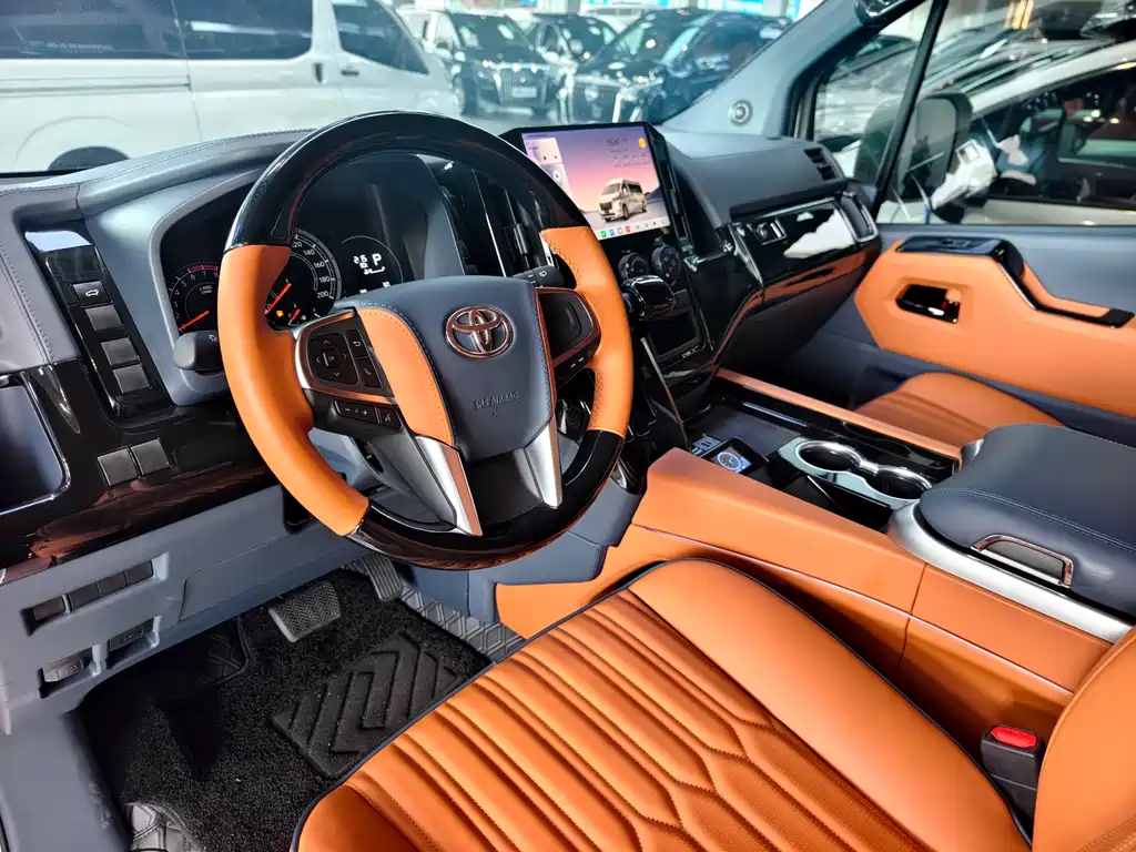 Toyota HiAce 2025 3.5L AT