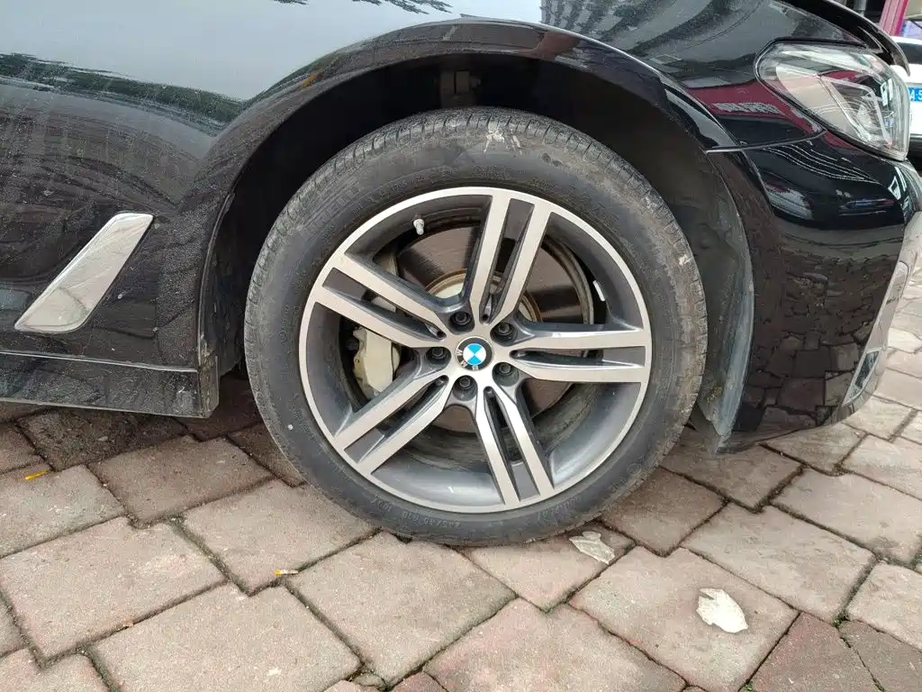 BMW 5 Series — миниатюра 24