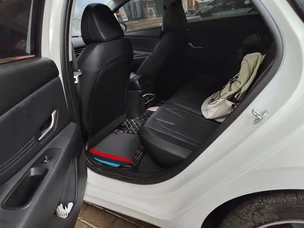 Hyundai Elantra — миниатюра 14