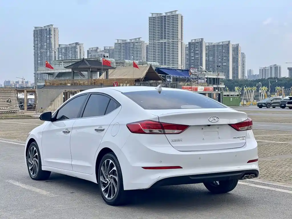 Hyundai Elantra — миниатюра 5