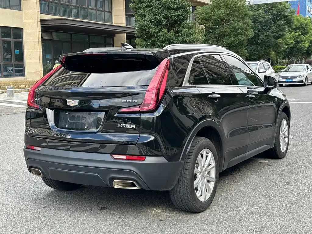 CADILLAC XT4