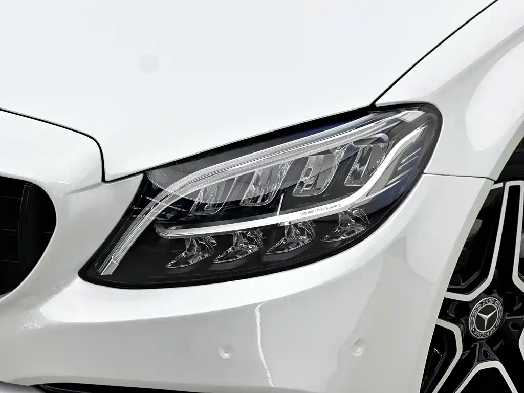 Mercedes-Benz C-Class — миниатюра 12