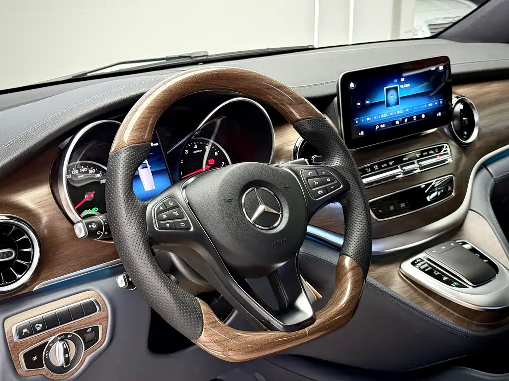 MERCEDES-BENZ V CLASS