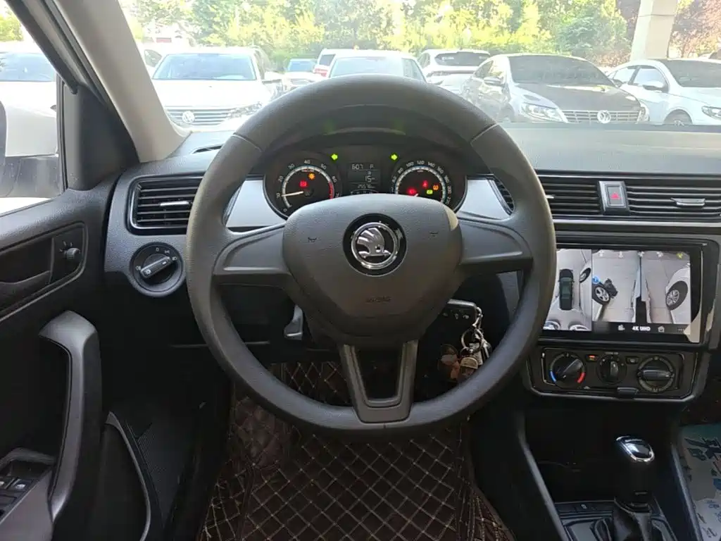 Skoda Rapid Spaceback — миниатюра 11
