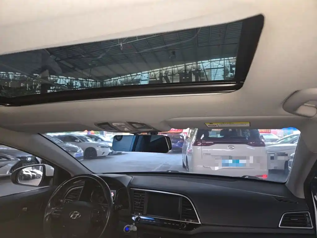 Hyundai Elantra — миниатюра 18