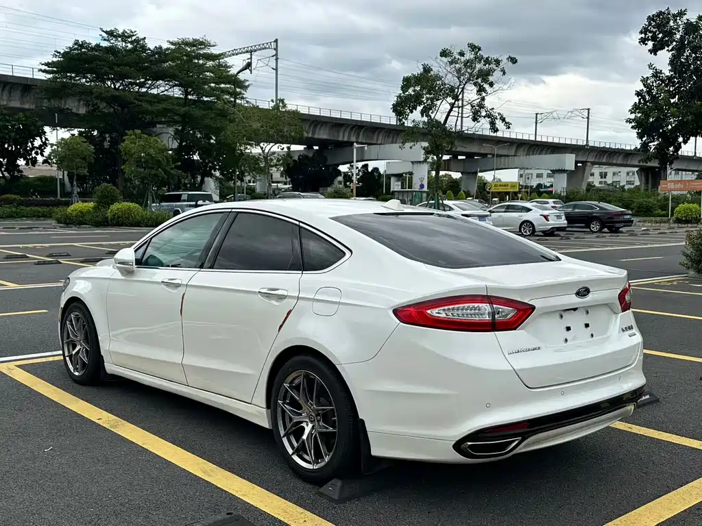 Ford Mondeo — миниатюра 6