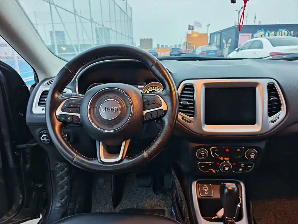 Jeep Compass — миниатюра 13