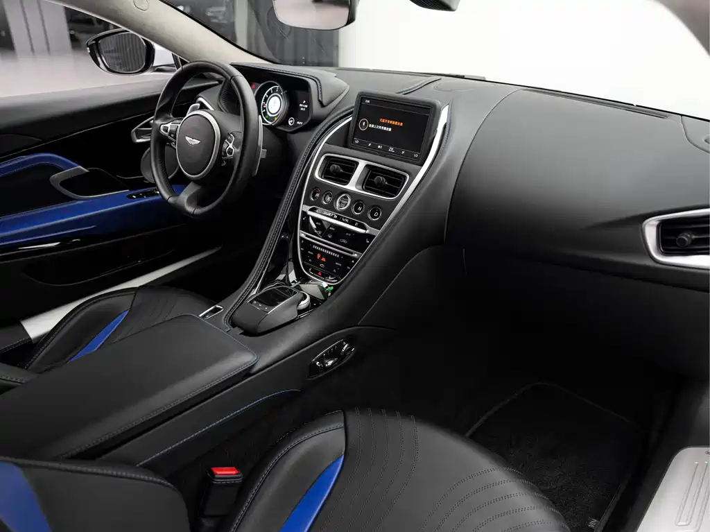 Aston Martin DB11 — миниатюра 11