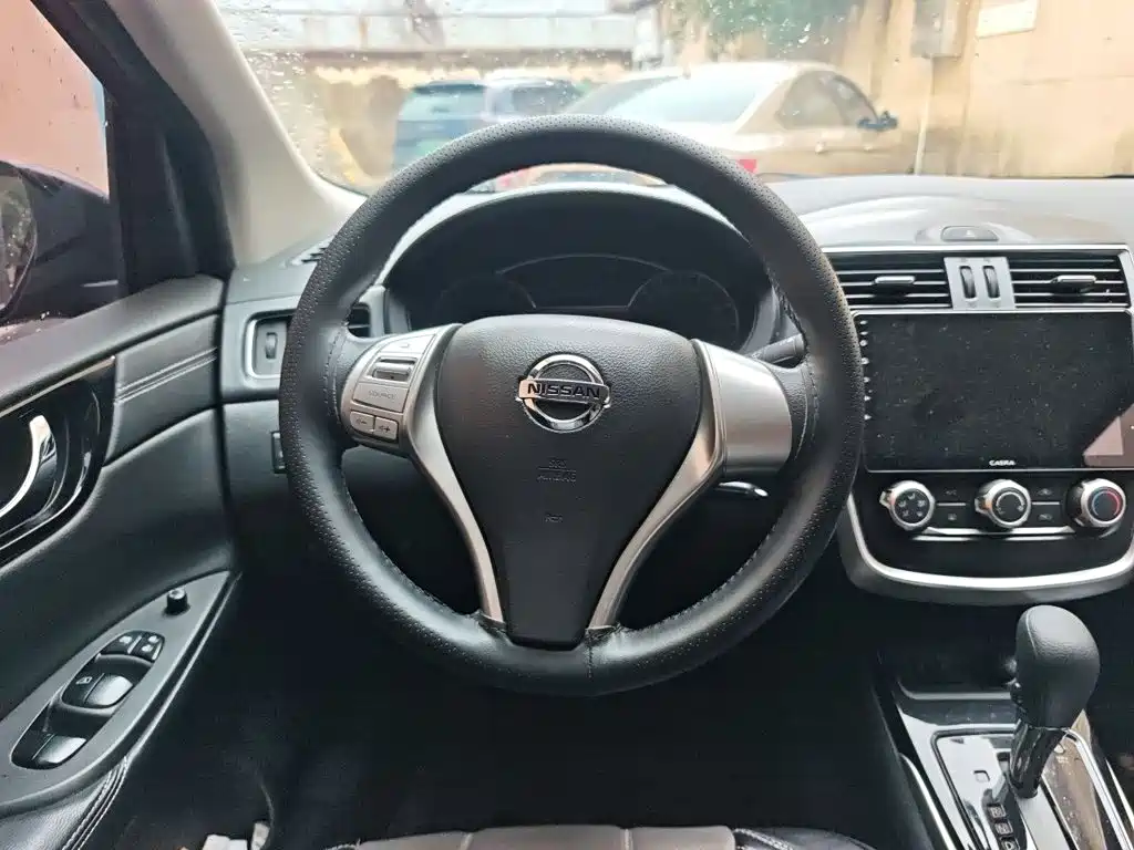 Nissan Tiida — миниатюра 3
