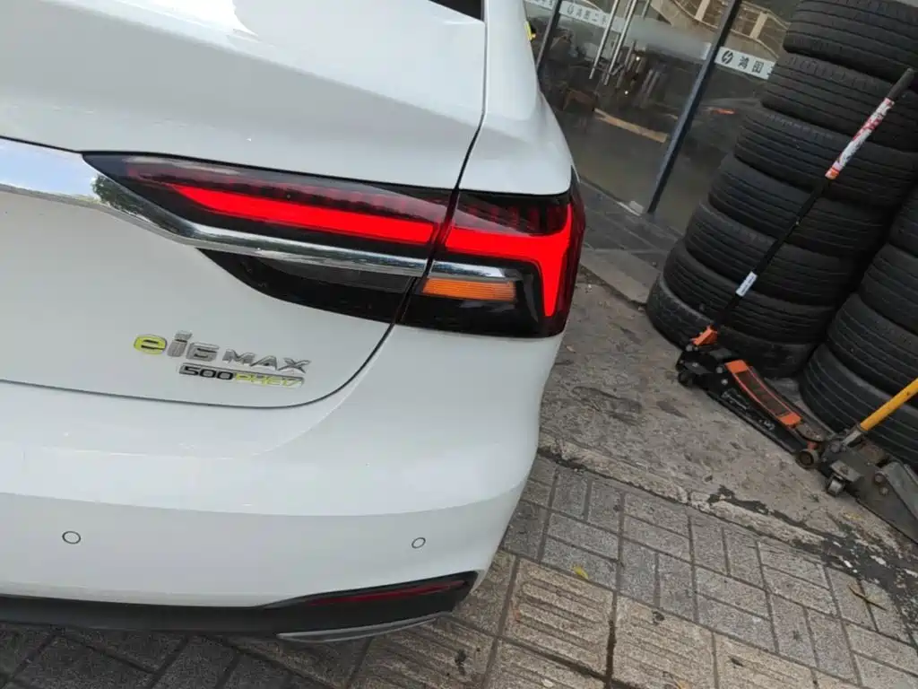 Roewe i6 MAX New Energy — миниатюра 8