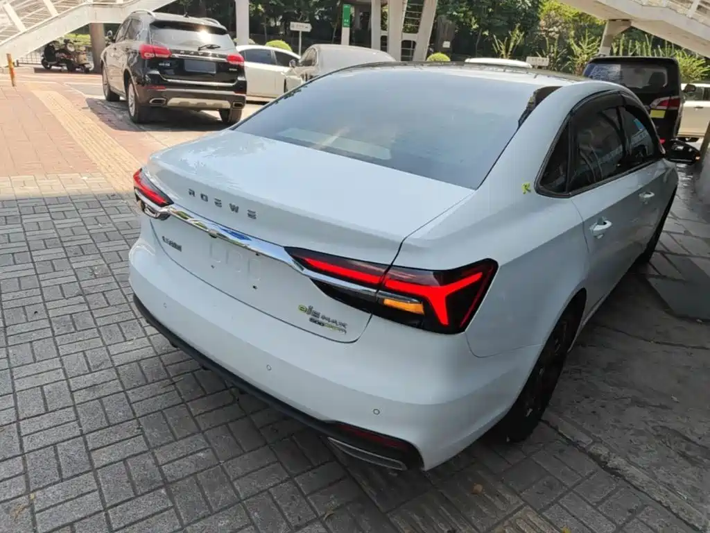Roewe i6 MAX New Energy — миниатюра 7