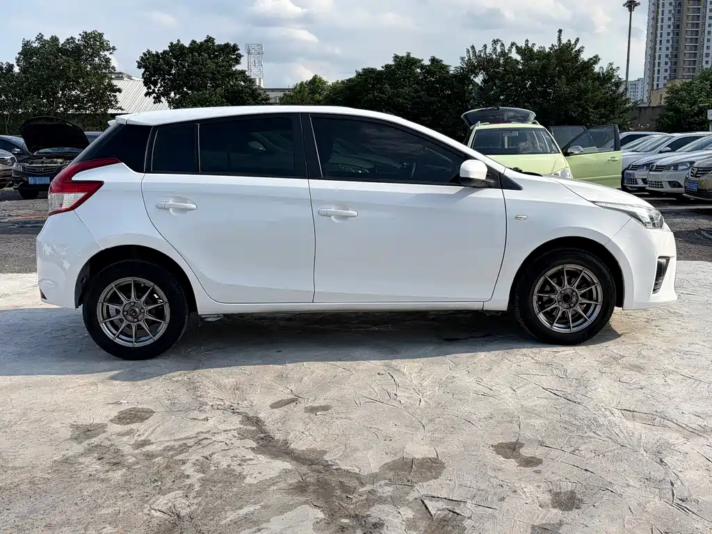 Toyota Yaris L — миниатюра 4