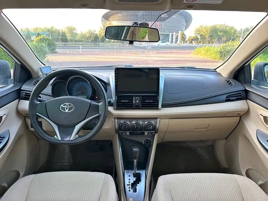 Toyota Yaris L — миниатюра 9