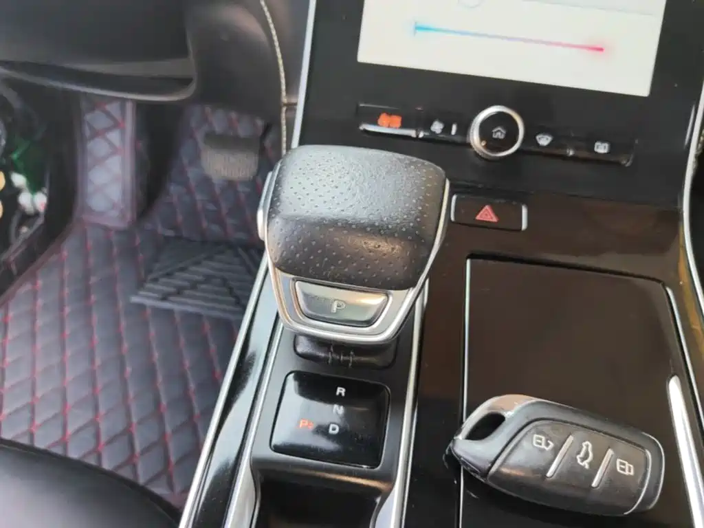 Roewe i6 MAX New Energy — миниатюра 14