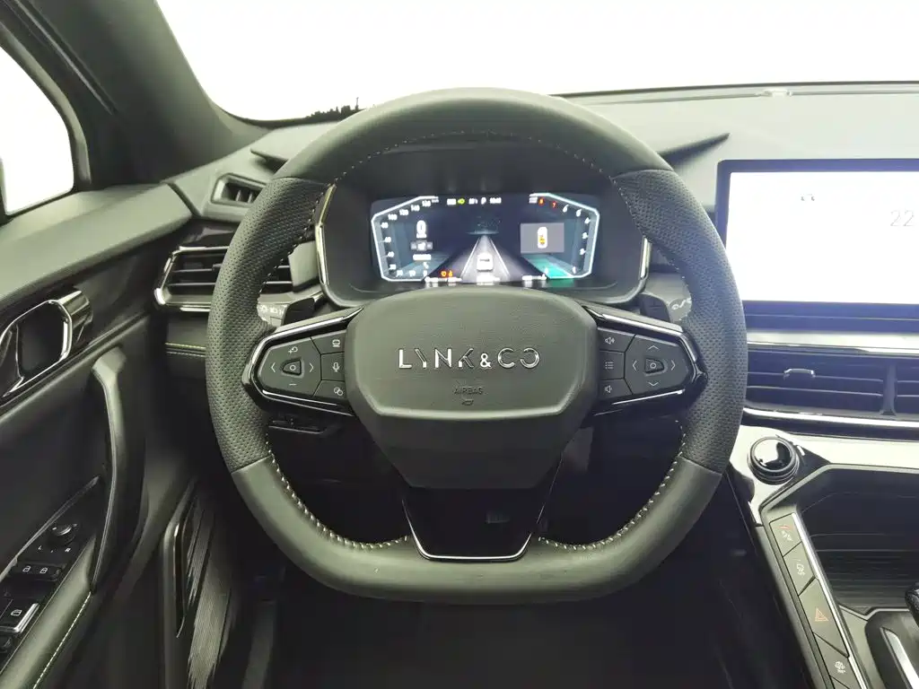 Lynk & Co 06 — миниатюра 11