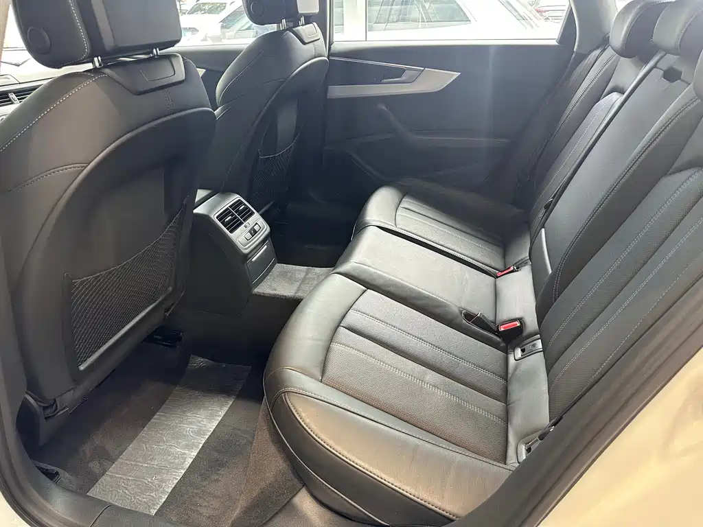 Audi A4L — миниатюра 12