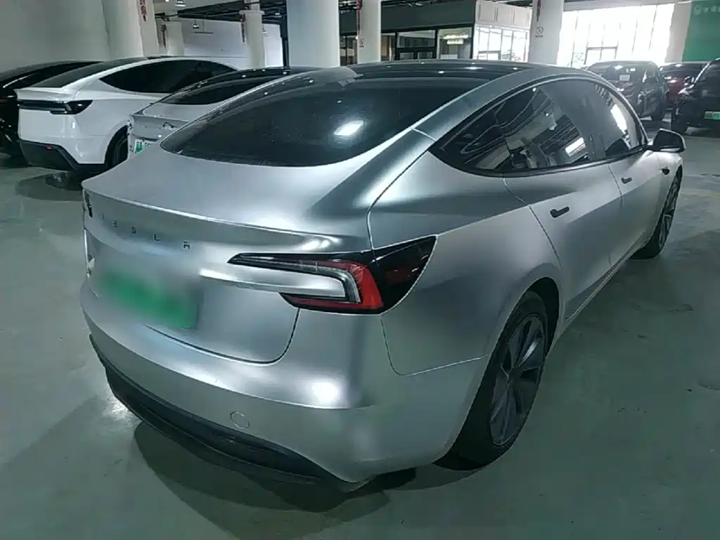 Tesla Model 3 — миниатюра 7