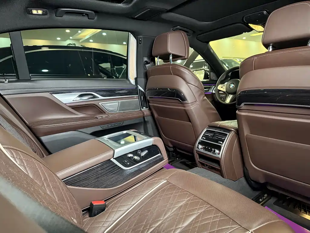 BMW 7 Series — миниатюра 15