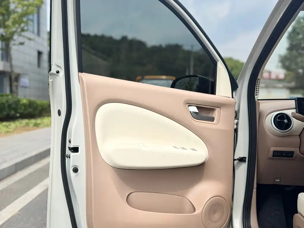 Wuling MINIEV — миниатюра 10