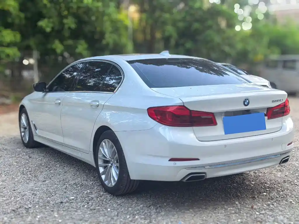 BMW 5 Series — миниатюра 4