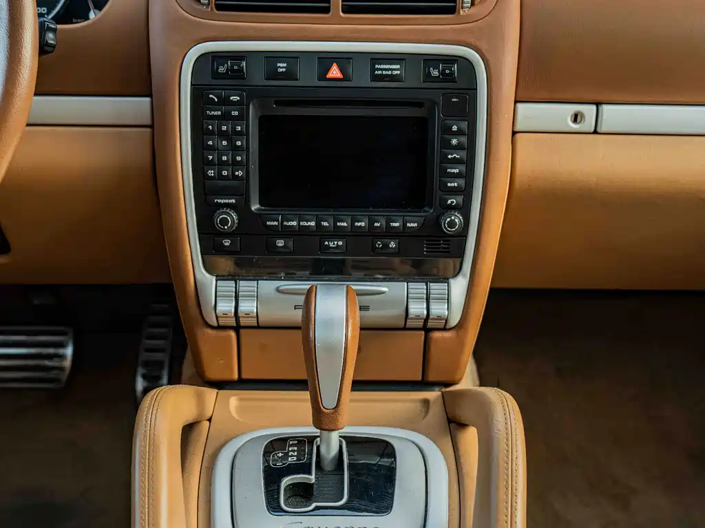 Porsche Cayenne — миниатюра 15