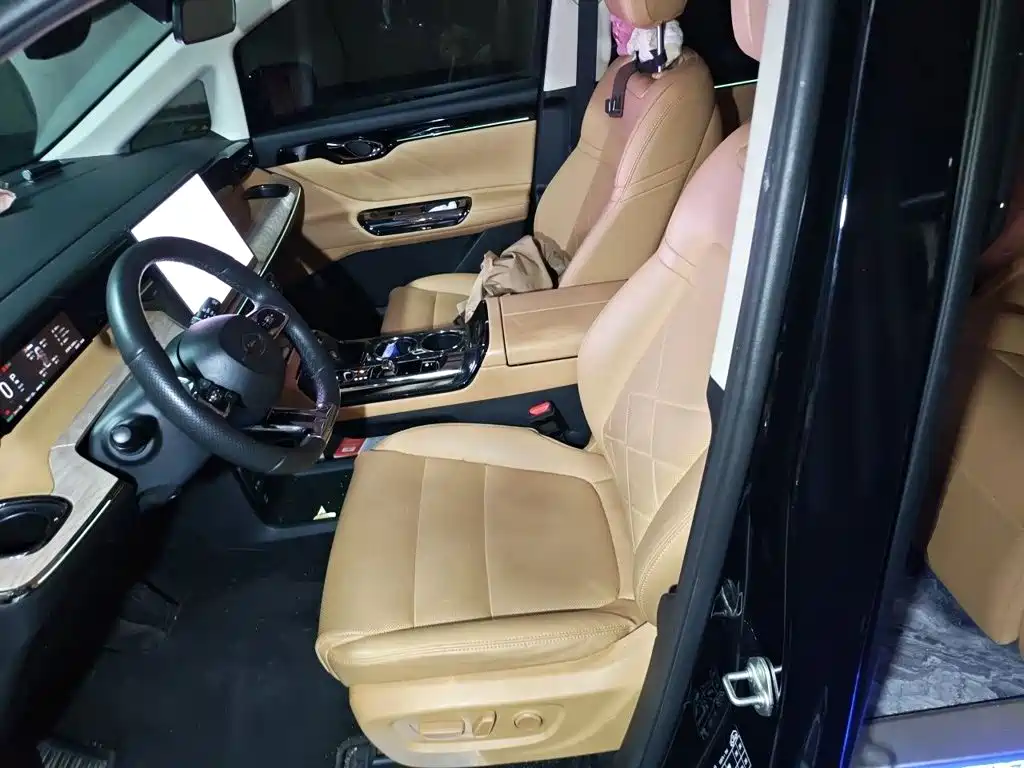 GAC Motor Trumpchi E8 PHEV — миниатюра 16