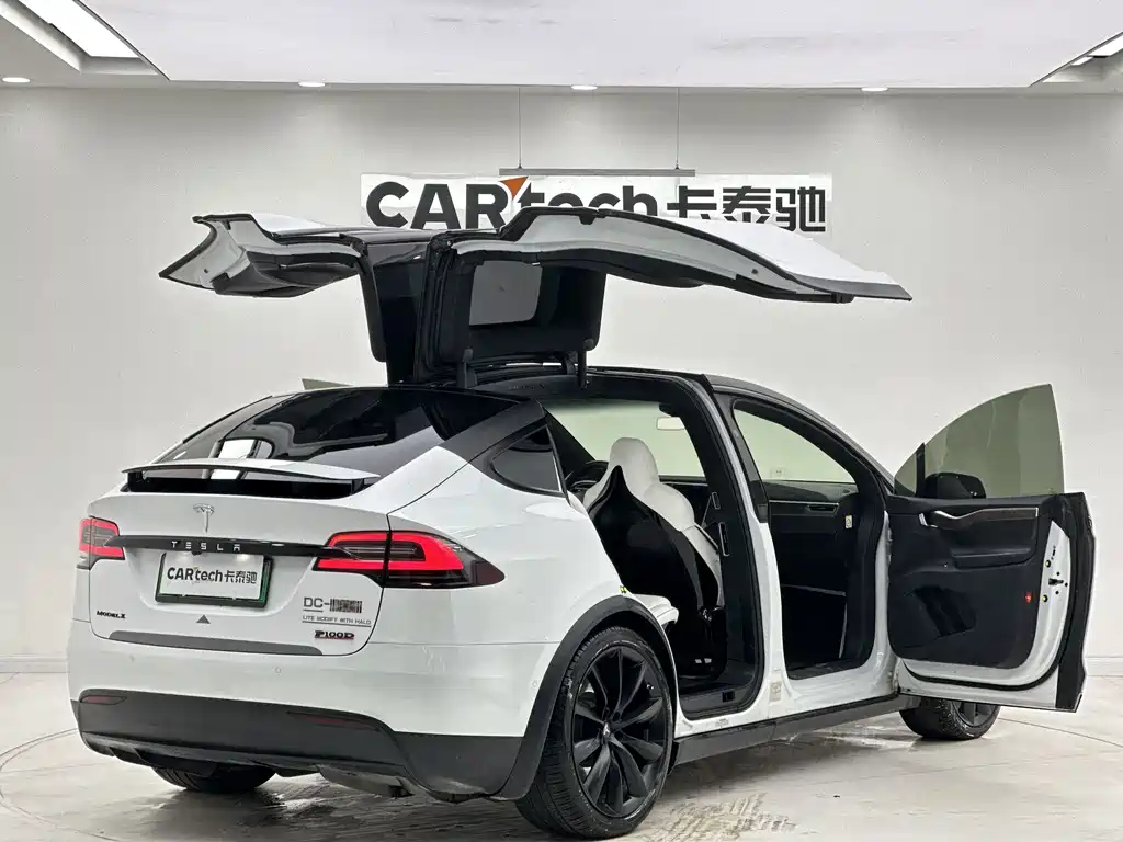 TESLA MODEL X