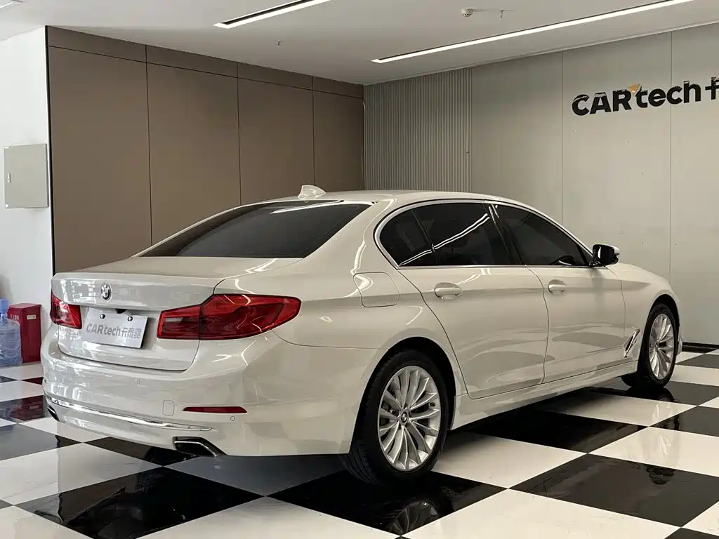 BMW 5 Series — миниатюра 5