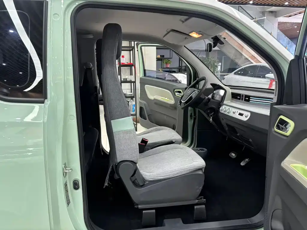 Wuling MINIEV — миниатюра 6