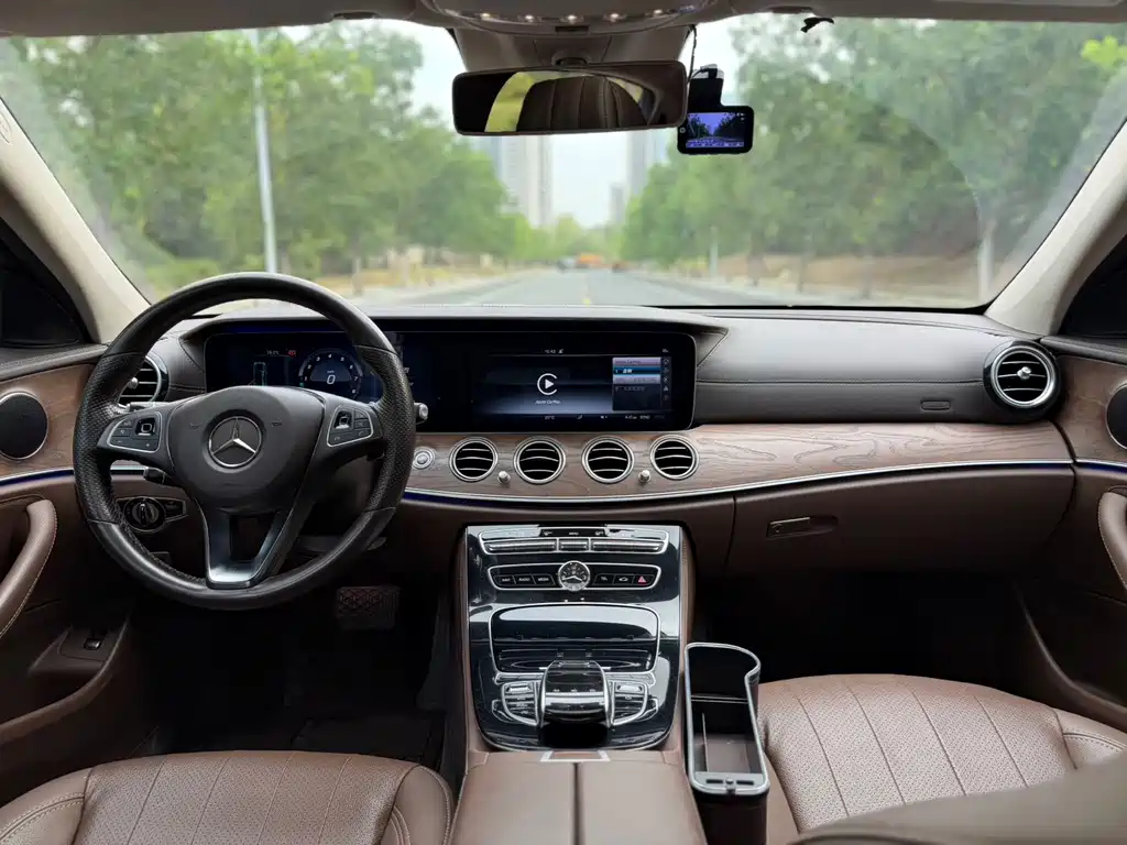 Mercedes-Benz E-Class — миниатюра 10