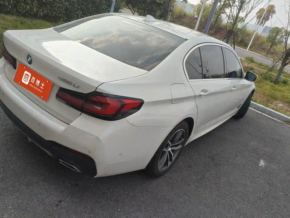 BMW 5 Series — миниатюра 9