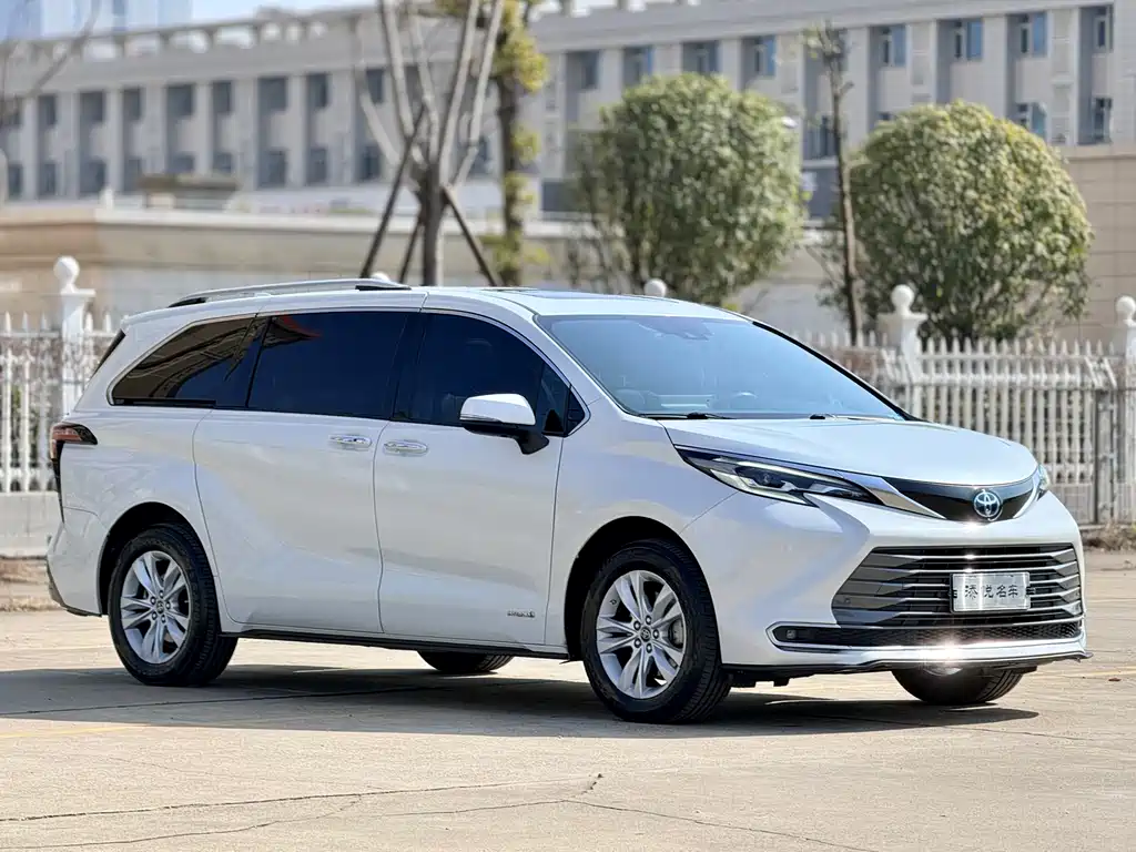TOYOTA SIENNA