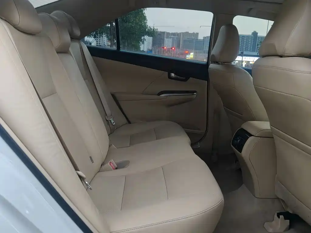 Toyota Camry — миниатюра 10