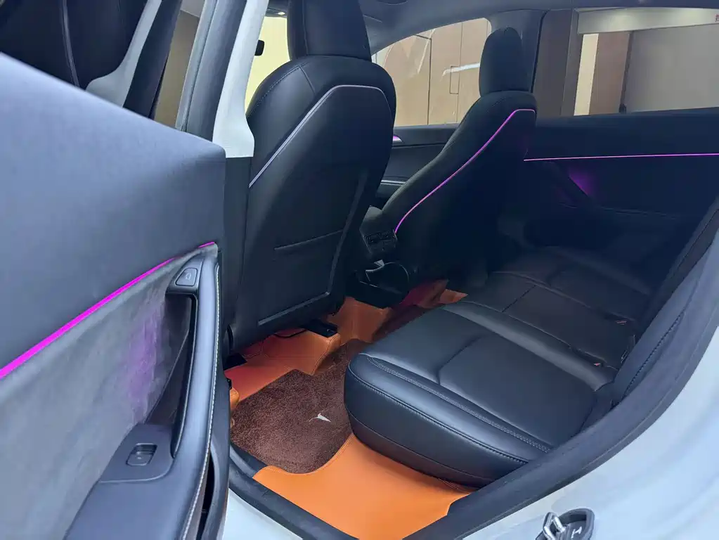 Tesla Model Y — миниатюра 7