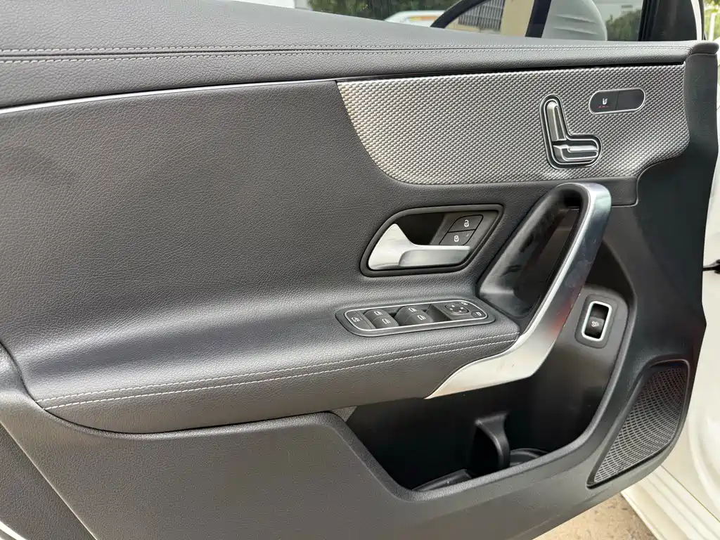 Mercedes-Benz A-Class — миниатюра 8
