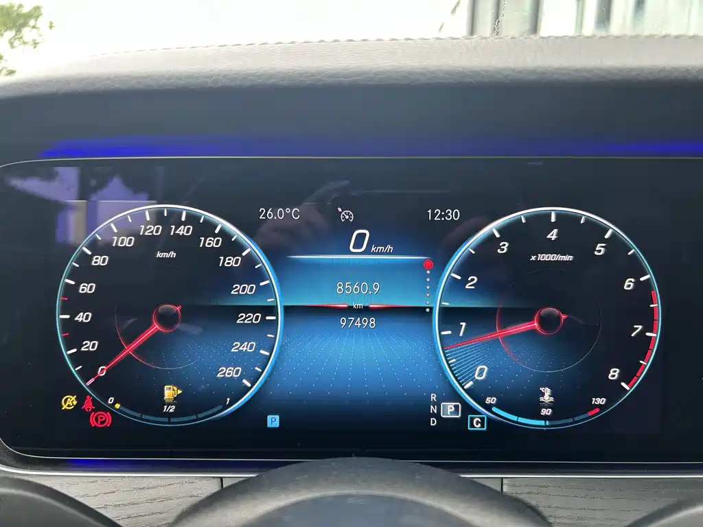 Mercedes-Benz E-Class — миниатюра 17
