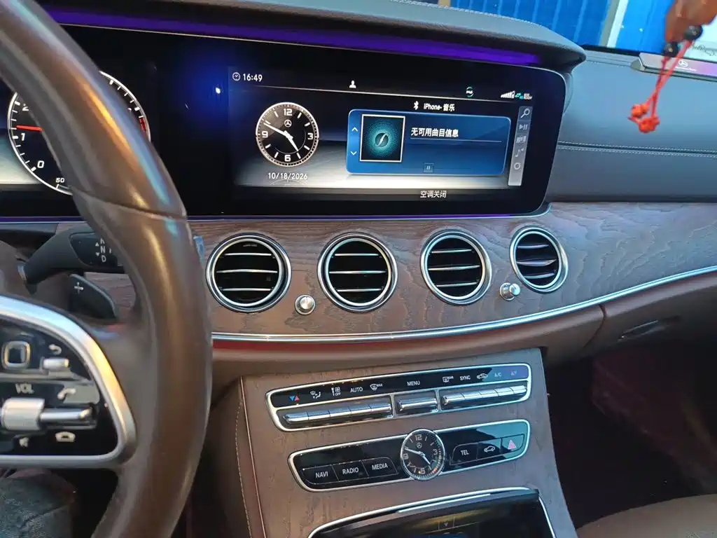 Mercedes-Benz E-Class — миниатюра 9