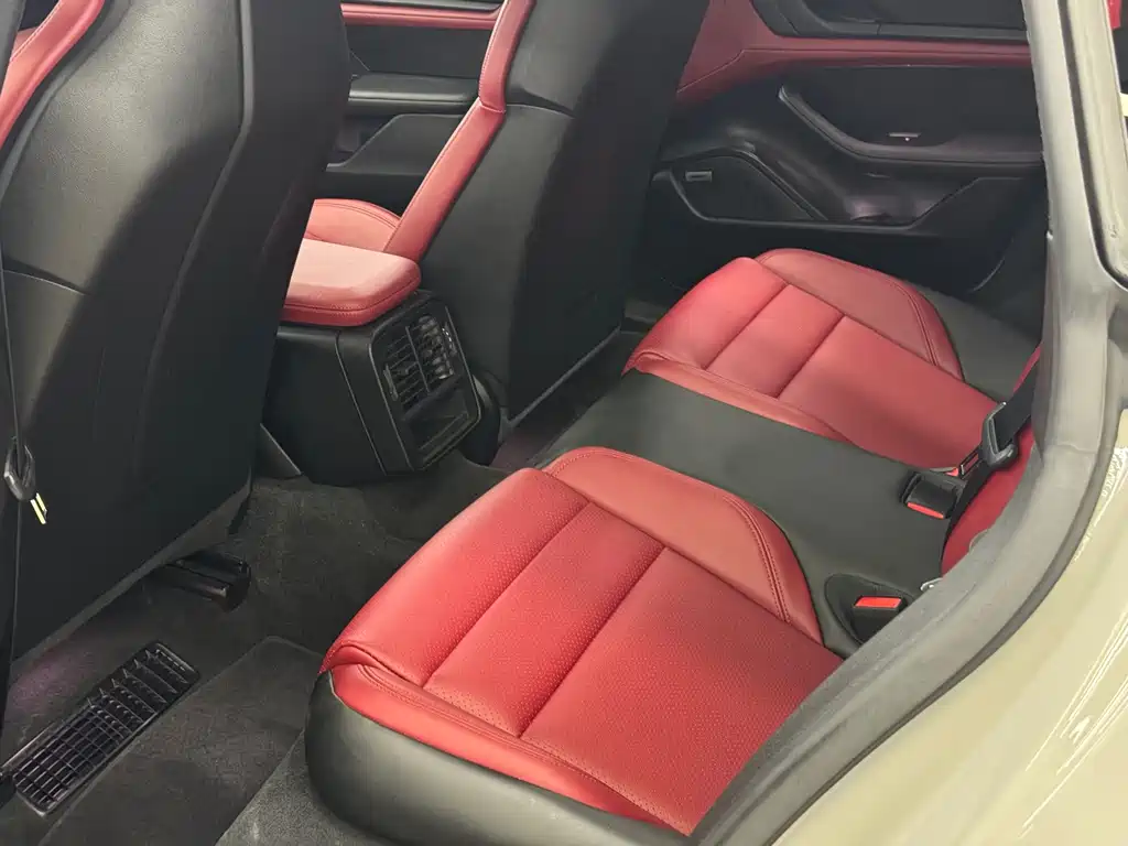 Porsche Taycan — миниатюра 7