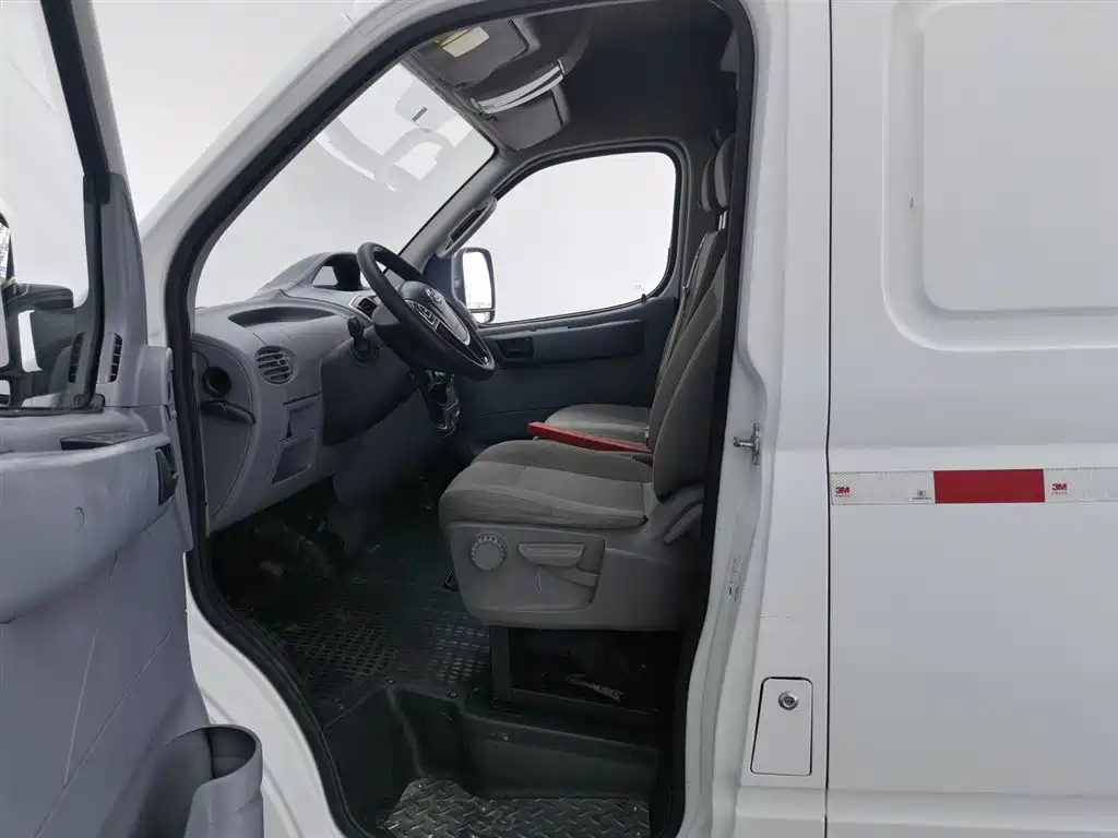 Maxus V80 2021 2.0T MT 3 мест