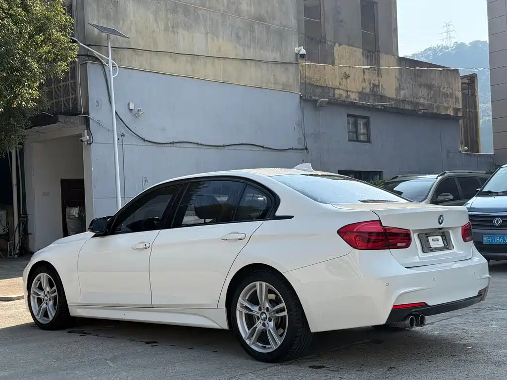 BMW 3 SERIES