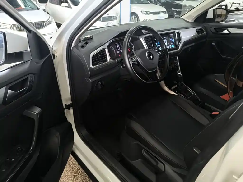 Volkswagen T-Roc — миниатюра 16